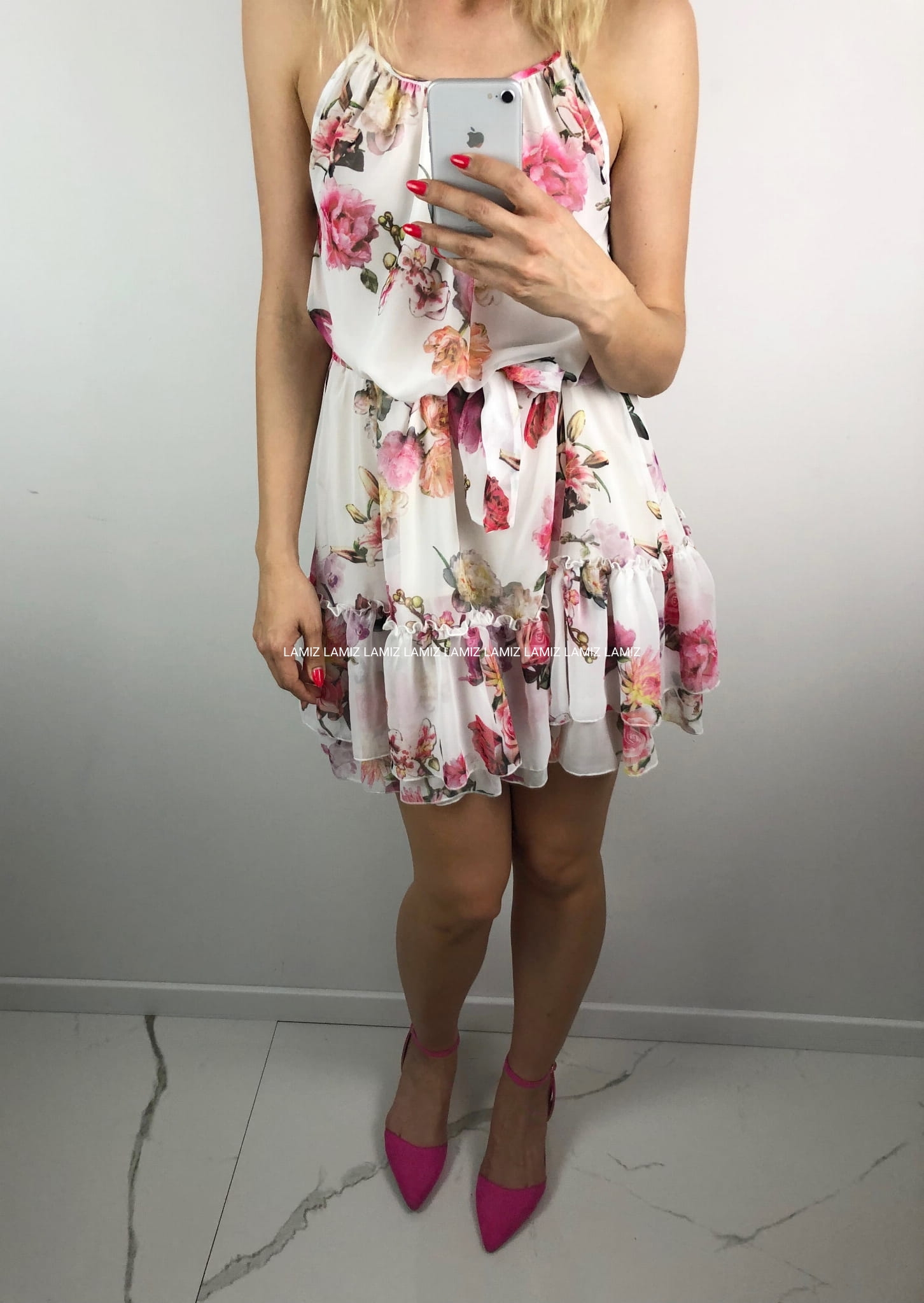 Sukienka na ramiączkach w kwiaty